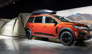 Dacia Jogger camping setup with tent deployed